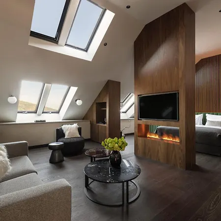 The Lynx Mountain Hotel